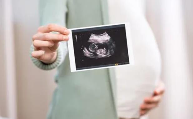 HIV女性去美国做试管婴儿可以自己怀孕吗